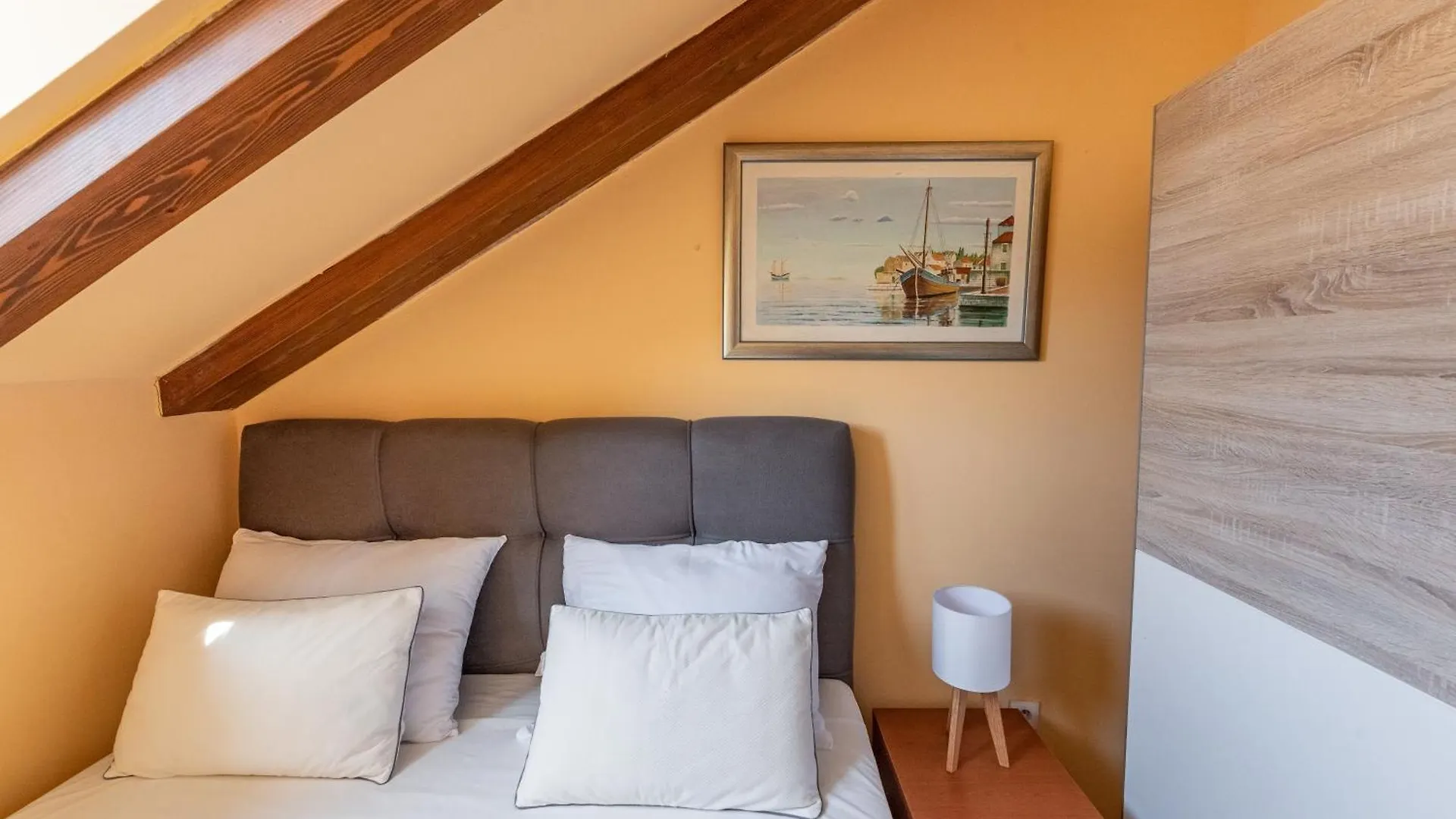 Split Coast Apartment 0*,